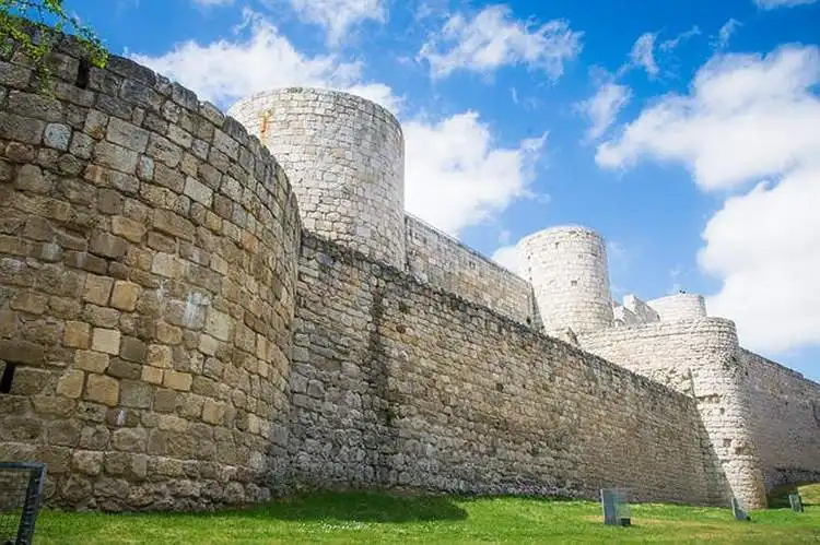 Muralla del Castillo de Burgos